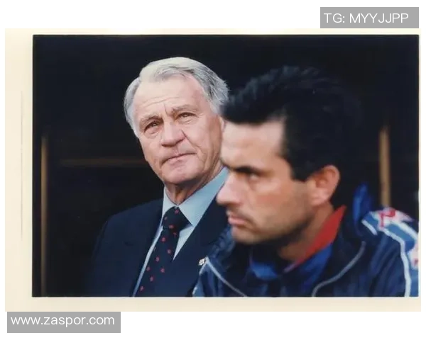 前巴萨球员：罗布森和穆里尼奥为咱们带来了不同的竞赛风格